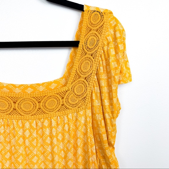 Old Navy Yellow & White Patterned Short Sleeve - Picture 2 of 10